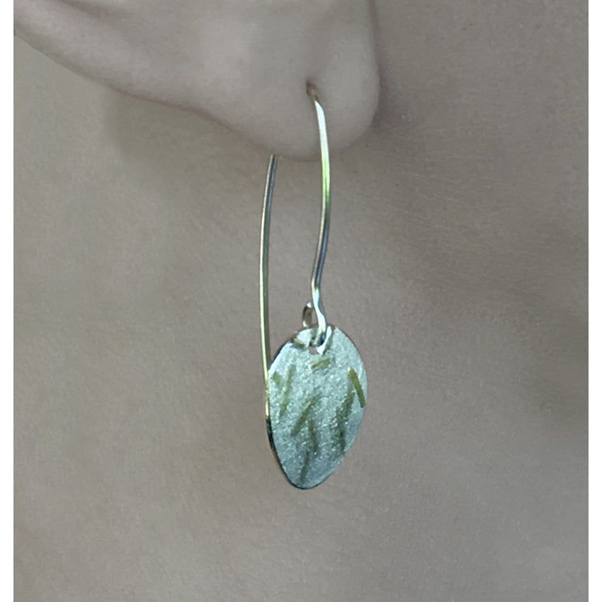 GOLD FLECK HOOK EARRINGS