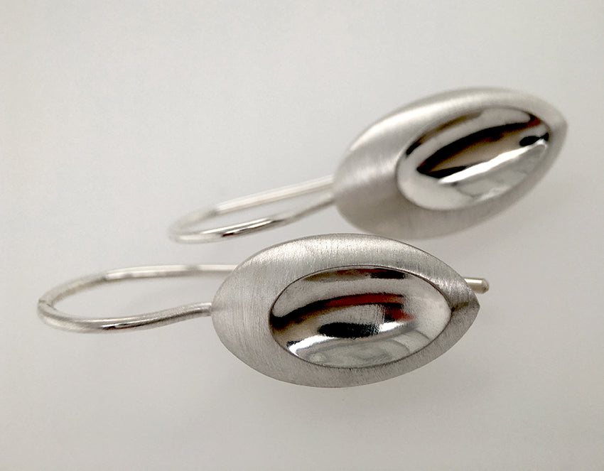 OVAL WITH POOL HOOK EARRINGS