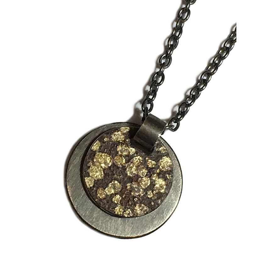 STONE PATTERN ROUND PENDANT