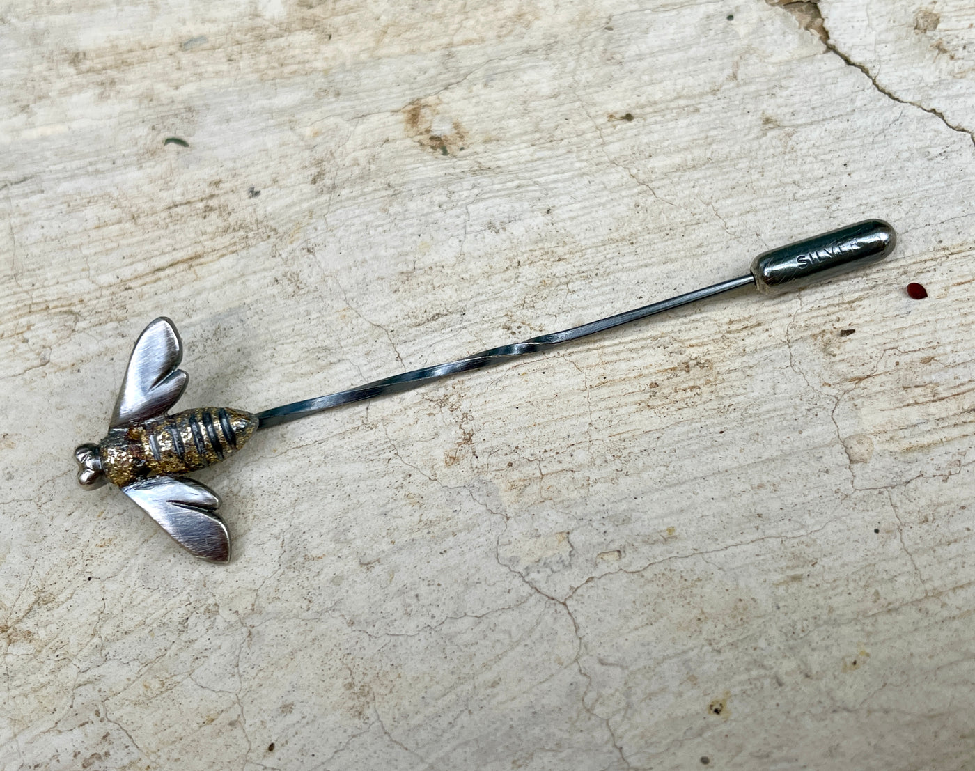 GOLDEN HONEY BEE STICK PIN