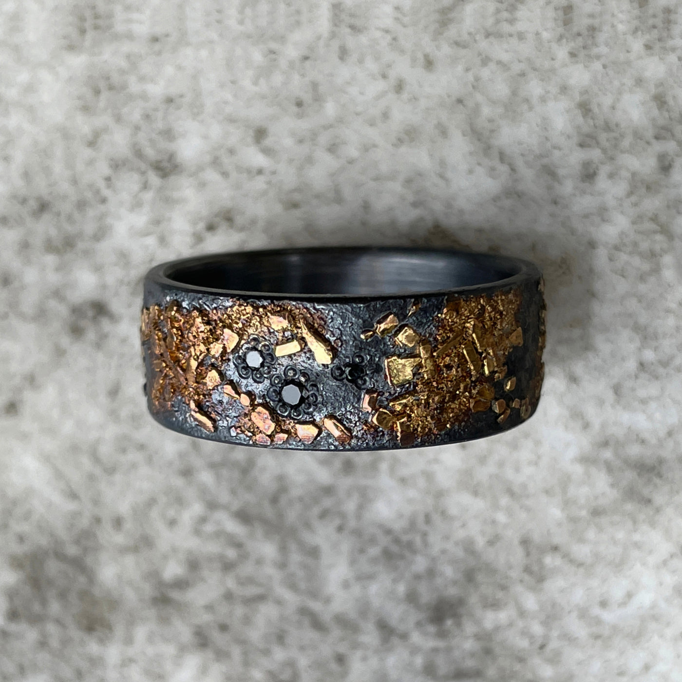 BOULDER RING WITH 3 BLACK DIAMONDS
