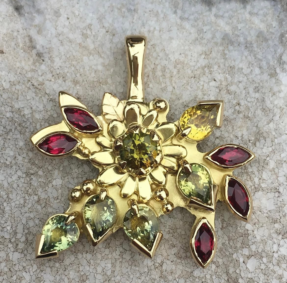BOUQUET PENDANT