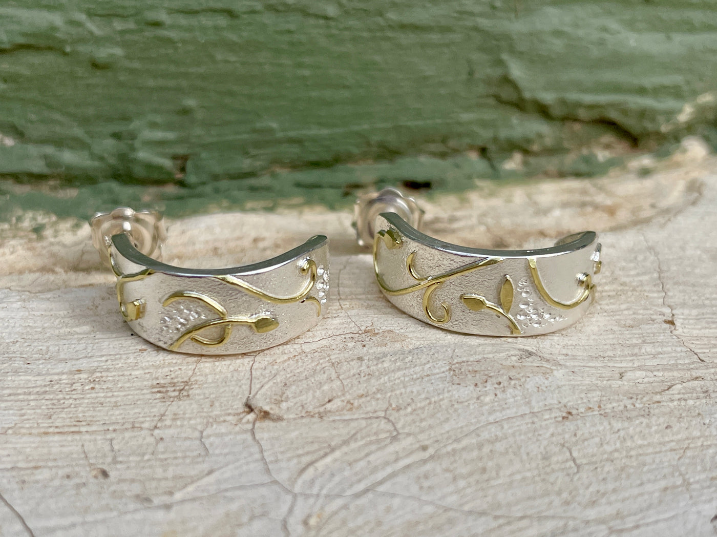 FLAX LILY HOOP EARRINGS