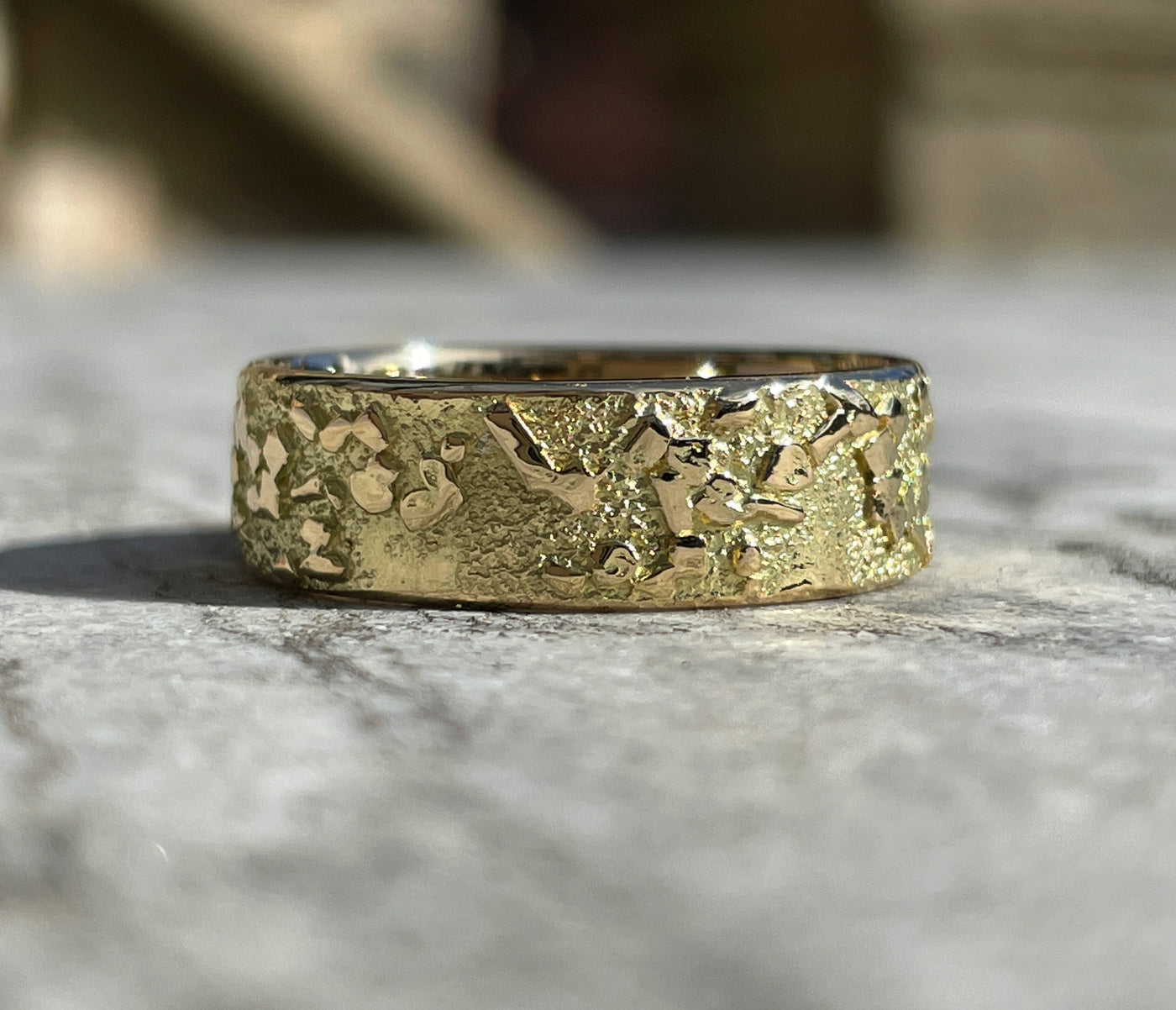 18CT GOLD BOULDER RING