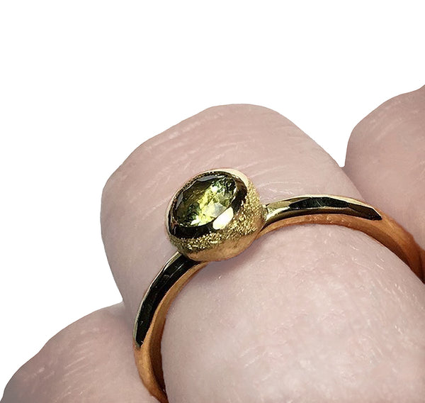 FROSTED ORB RING WITH GREEN SAPPHIRE