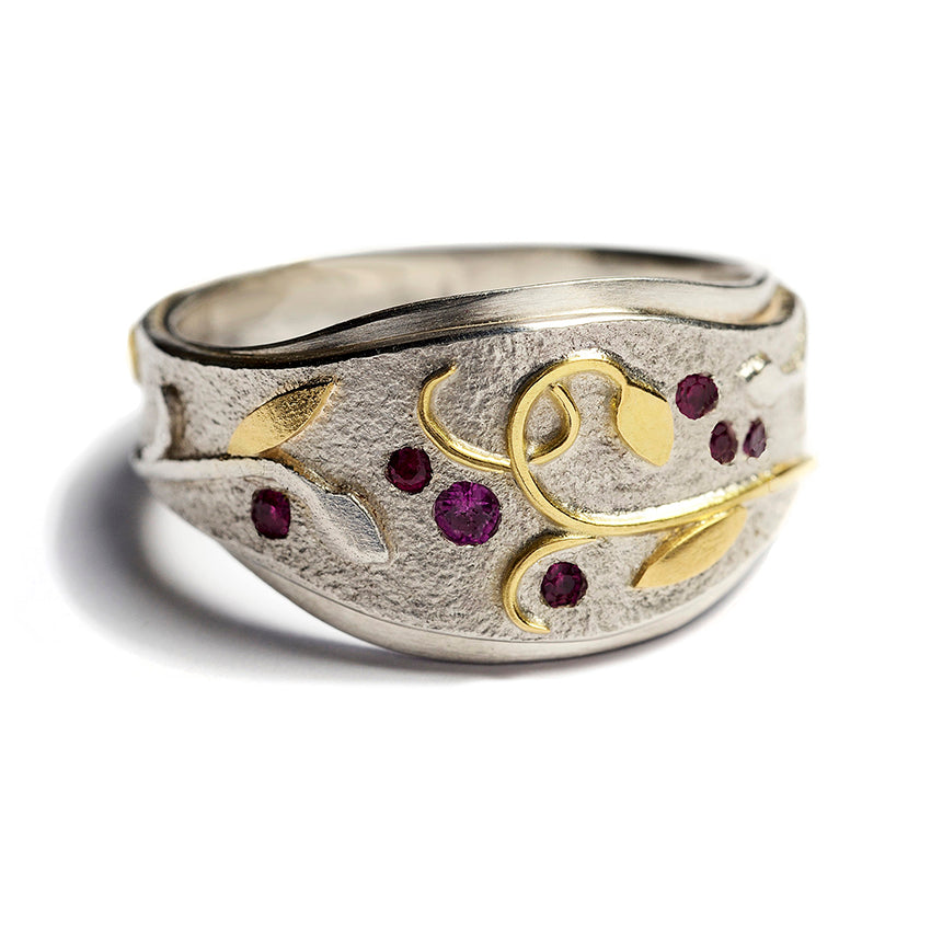 FLAX LILY RING WITH RUBIES