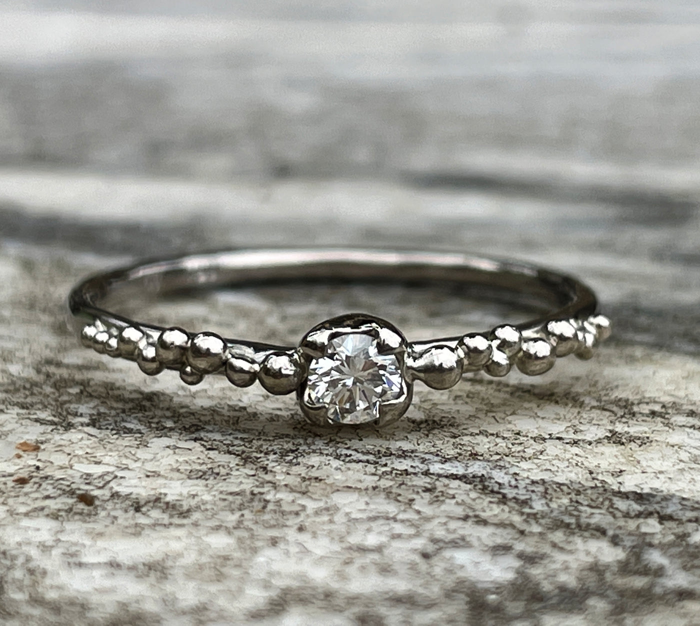 GRANULATION SOLITAIRE RING IN WHITE GOLD